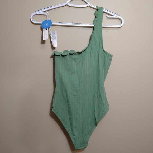 🌹NWT Cupshe Green One Shoulder Scalloped One Piece Bathing Suit Small - Picture 2 of 6